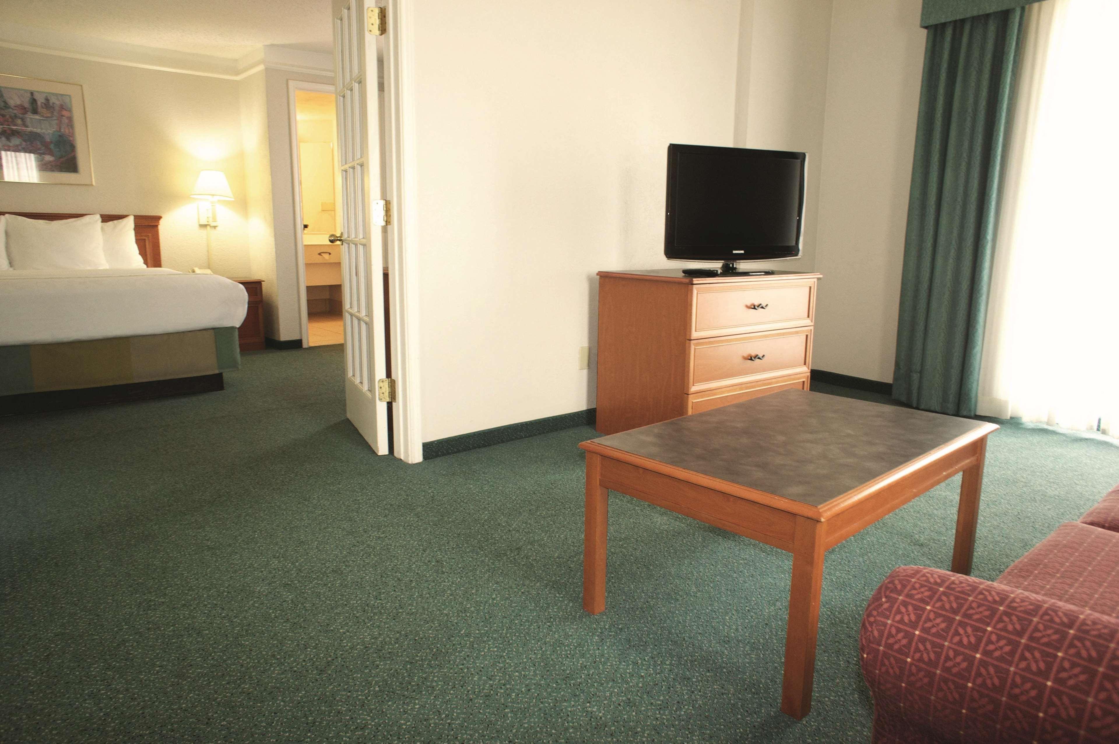 La Quinta Inn By Wyndham Columbus Airport Area Exteriör bild